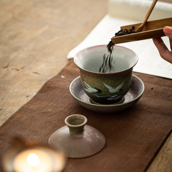 Anti-Scald Large Ceramic Retro Tea Cover Bowl Sancai  Style Hand Painted Shining Crane Gaiwan