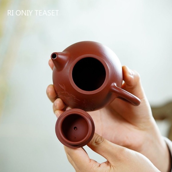 Classic 180ml Yixing Purple Clay Tea Pot Raw Ore Dragon Egg Teapot With Bamboo And Poetry Pattern
