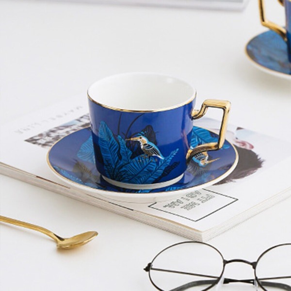 Creative Ceramic Tea Cup for Tea / Fruit juice / Milk Golden Handle Tea Cup & Waucer  Drinkware