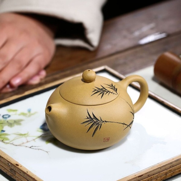 Handmade Engraving pattebamboo leaves patternn Tea Pot Raw ore Section Mud Xishi 180ml Teapot