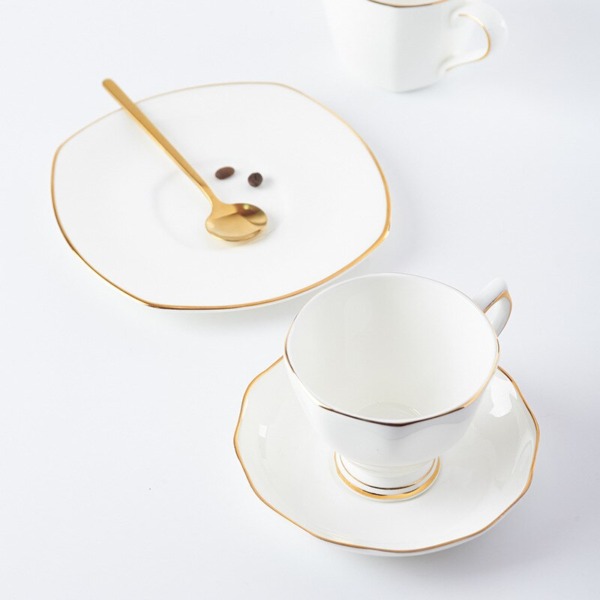 Large-Capacity Gold Edge Tea Cup & Saucer Set White Simple Design Teacup Light Luxury Bone China Mug